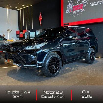 TOYOTA HILUX SW4 2.8 SRX 4X4 7 LUGARES 16V TURBO INTERCOOLER DIESEL 4P AUTOMÁTICO